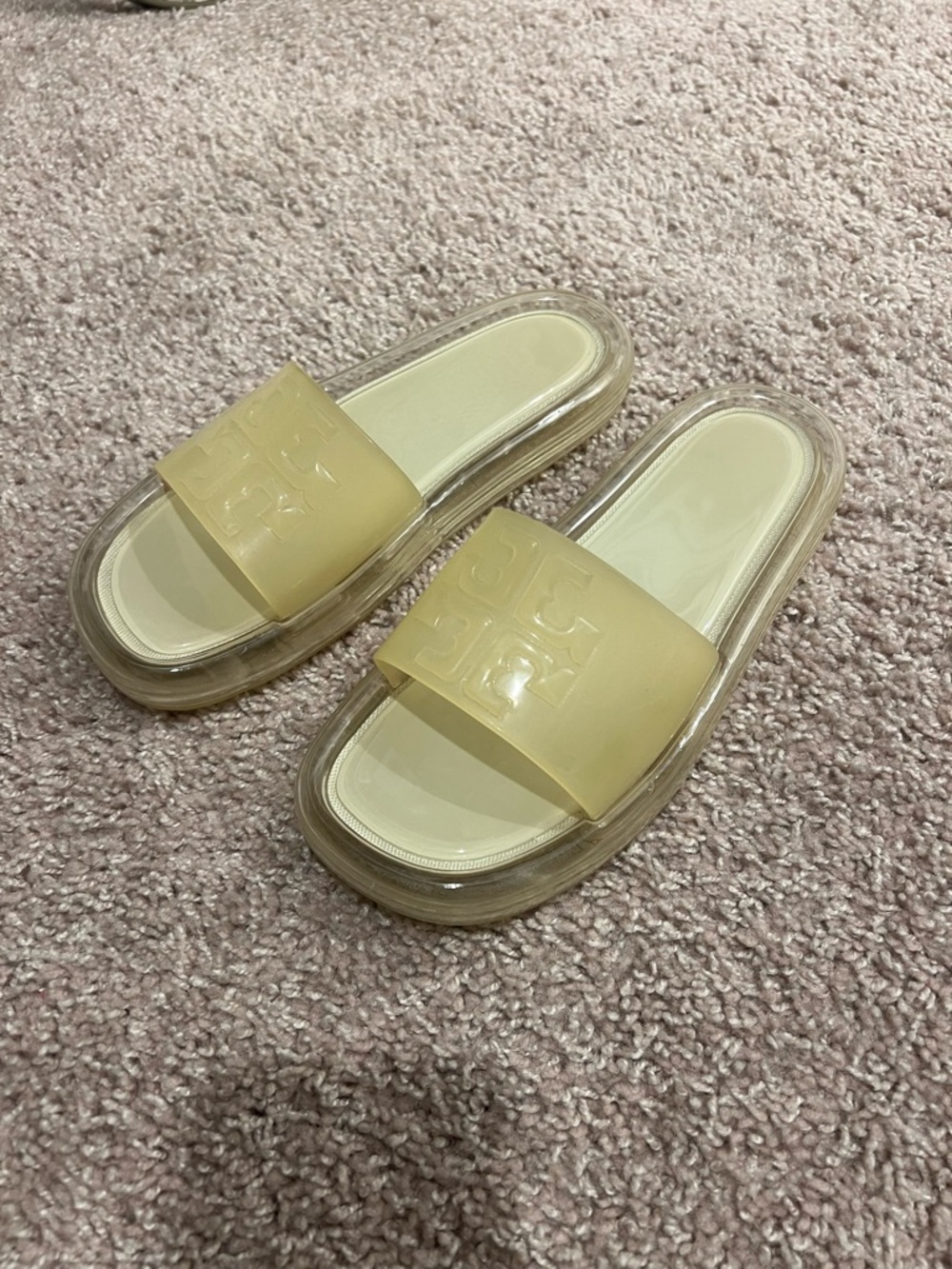 Tory Burch Glossy Pale Yellow Jelly Slide Sandals - Picture 3 of 4